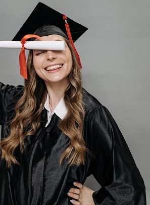 How to Spot Low-Competition Scholarships